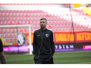 Kayserispor’da 4 futbolcu kırmızı kart gördü