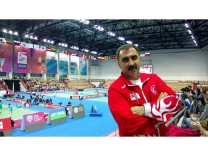 Sönmez, teknik direktörlük unvanı alan ilk antrenörler arasında yer aldı
