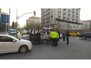 Bahçelievler’de iki otomobilin karıştığı kazada 5 kişi yaralandı