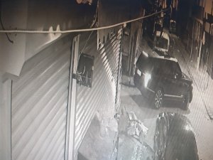 Lüks cipin sunroofundan çıkıp markete kurşun yağdırdı