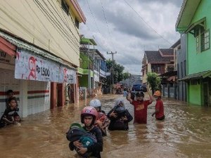 Endonezya'daki sel ve heyelanlarda ölü sayısı 66'ya çıktı