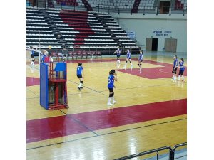 Kepez’de voleybolda galibiyet sevinci
