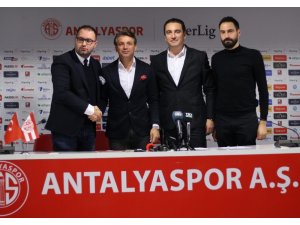 Tamer Tuna Antalyaspor’da üç ayrılığı açıkladı