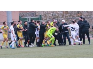 Amatör maçta darp edilen kaleci ölümden döndü