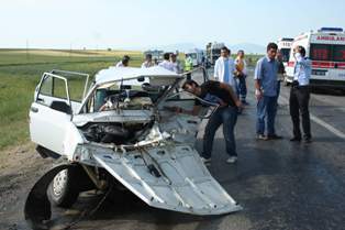 Beyşehir'de trafik kazası: 2 ölü, 3 yaralı