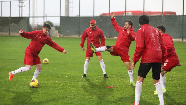 Lider Sivasspor, ikinci yarı hazırlıklarına devam etti