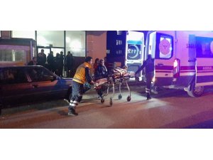 Evinin önünde silahlı saldırıya uğradı, kahvehaneye sığındı