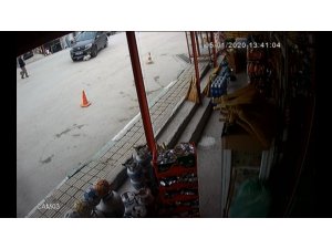 Bursa’da çok acı kaza...Meydandaki köpeği böyle ezdi