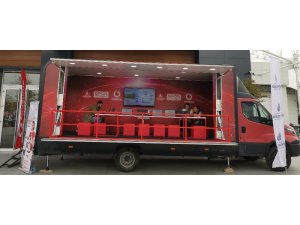 Vodafone Kodlama Minibüsü, 11 Ocak’ta İstanbul turuna çıkıyor