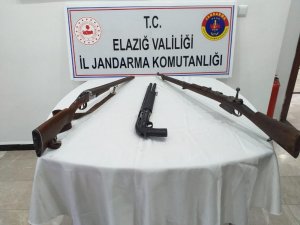 Elazığ’da jandarma, biri keskin nişancı tüfeği 3 silah ele geçirdi