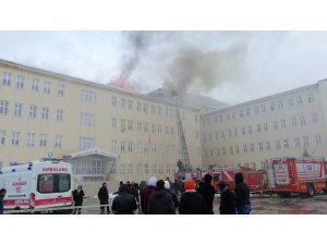 Kahramanmaraş'ta Göksun Meslek Yüksekokulu'nda yangın çıktı