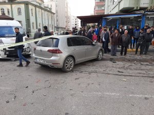 Gaziantep’in Nizip ilçesi Yavuz Sultan Selim Bulvarı’nda öğrencileri taşıyan bir servis aracının da aralarında bulunduğu 3 araç birbirine girdi. Kazada çok sayıda yaralı olduğu öğrenilirken, bölgeye ambulanslar sevk edildi.