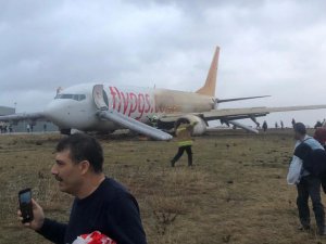 Uçağın pistten çıkmasının ardından yaşananlar böyle görüntülendi