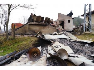 Kastamonu’da tadilatı tamamlanan cami yangında küle döndü