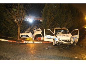 Polis otosu ile araç çarpıştı: 1’i polis 2 kişi yaralandı