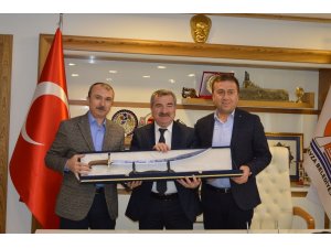 Başkandan vekile kılıç