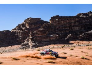 Dakar Rallisi’nde Carlos Sainz liderliği ele geçirdi