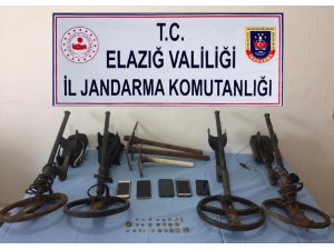 Elazığ’da define arayan 5 şüpheli yakalandı