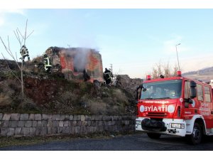 Müstakil evde çıkan yangını itfaiye söndürdü