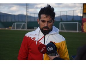 İlhan Palut: "Eren Derdiyok, Yasin Öztekin ve Veli Çetin Antalya kampı kadrosunda yer almayacak"