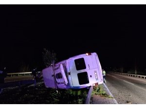 Antalya’da minibüs bariyerlere çarptı: 1 ölü, 3 yaralı