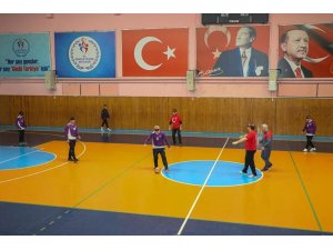 Ordu'da protokol mensupları gözleri kapalı futbol oynadı
