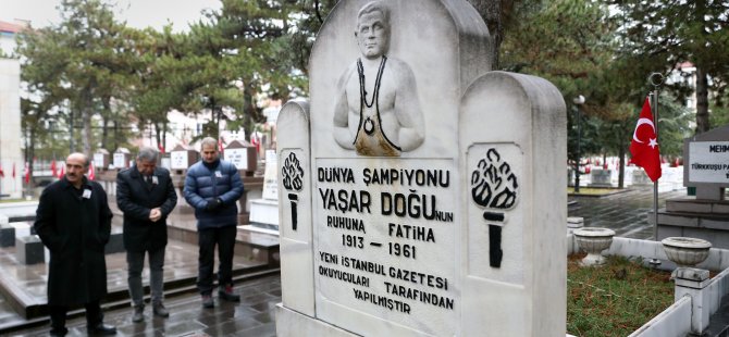 Yaşar Doğu, Ankara'da kabri başında anıldı