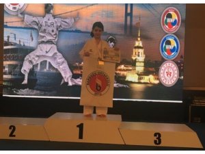 Karatede Melike Gülşen birinci oldu