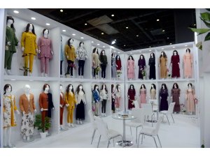 El yapımı bebek ayakkabıları ve tek seferde kapanan bebek arabası görücüye çıktı