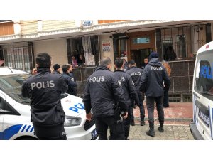 Esenyurt’ta evine haciz gelen adam ortalığı birbirine kattı