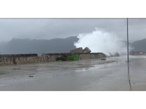 Amasra’da fırtına hayatı olumsuz etkiledi