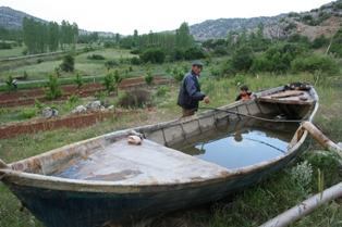Balıkçı teknesinden su deposu