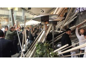 Zincirlikuyu’da bir AVM’de kafenin çatısı çöktü
