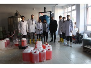 Kimya teknolojileri bölümü öğrencileri üretirken geleceğe de hazırlanıyor