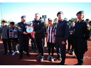 Jandarma, öğrencileri Beşiktaş ile buluşturdu