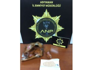 Kek paketinden uyuşturucu çıktı
