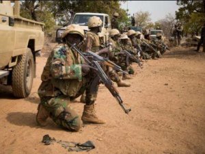 Nijer'de teröristlerce askeri kampa düzenlenen saldırıda 25 asker öldü