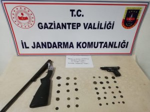 Şüphe üzerine durdurulan araçta tarihi sikkeler ele geçirildi