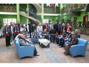 Huzurevinde Samsunspor morali
