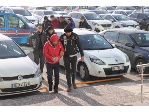 Uyuşturucu satıcısı 4 kişi adliyeye sevk edildi