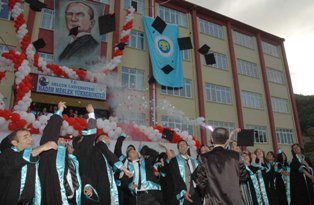 5 MYO'da 2 Bin 23 öğrenci diploma aldı