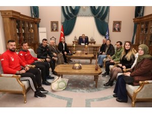 Şampiyonluk sevincini Başkan Aktaş’la paylaştılar