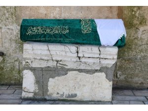 Apartmanın 8’inci katından düşen bebek, son yolculuğuna uğurlandı