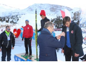Kayakla Oryantiring Türkiye Şampiyonasında dereceye giren sporculara madalyaları takdim edildi