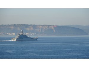 Rus askeri gemisi Çanakkale Boğazı'ndan geçti