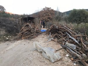 Manisa'da devrilen kamyonetin altına kalan kadın öldü