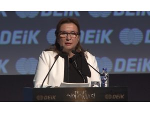 Bakan Pekcan: "İhracatın ithalatı karşılama oranında son 62 yılın zirvesindeyiz"