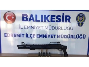 Polis Balıkesir’de 15 silah ele geçirdi