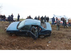 Cenazeye giden araç takla attı: 5 yaralı