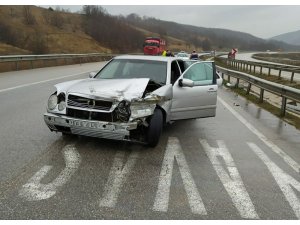 Samsun’da otomobil bariyerlere çarptı: 4 yaralı